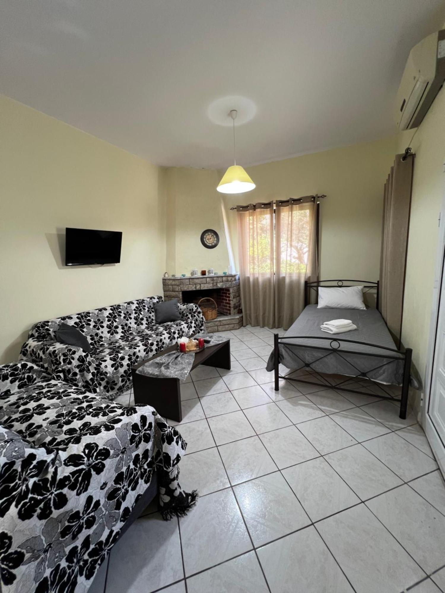 Village Apartment Marathias  Bagian luar foto